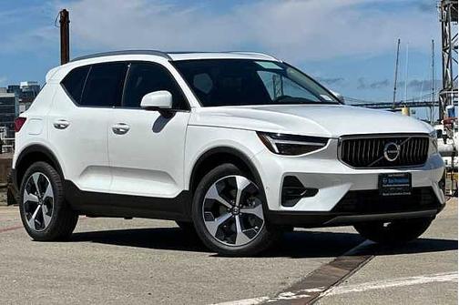 Crystal White 2025 Volvo XC40 Plus