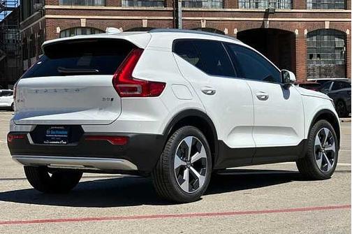 Crystal White 2025 Volvo XC40 Plus