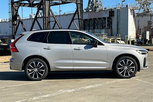 2025 Volvo XC60 B5 Plus