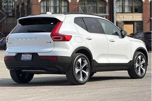 2025 Volvo XC40 Plus