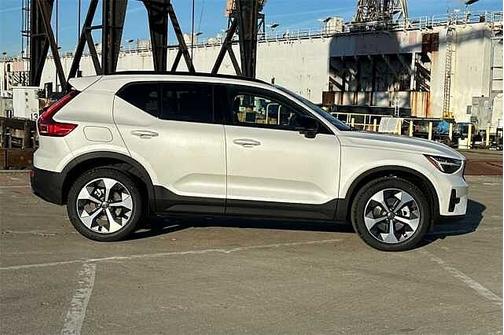 2025 Volvo XC40 Plus