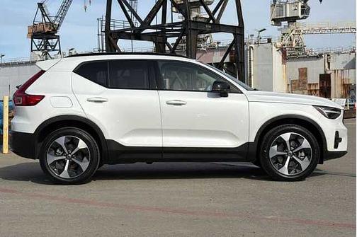 2025 Volvo XC40 Plus