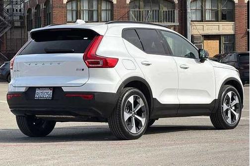 2025 Volvo XC40 Plus