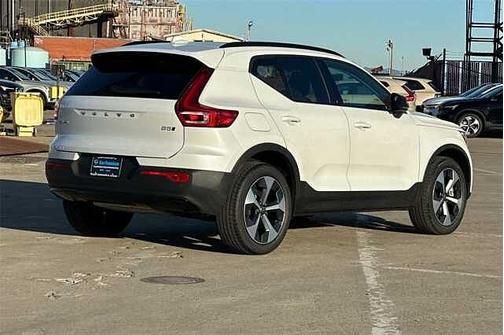 2025 Volvo XC40 Plus
