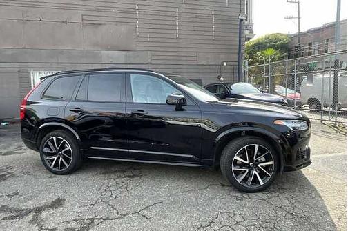 2023 Volvo XC90 Plus
