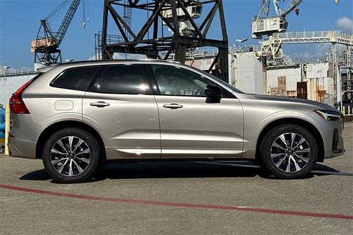 2025 Volvo XC60 B5 Core
