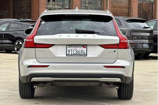 2025 Volvo V60 Cross Country Plus