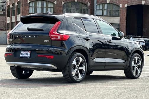 2025 Volvo XC40 B5 Plus Bright Theme