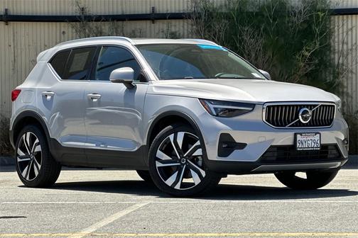 2024 Volvo XC40 B5 Plus Bright