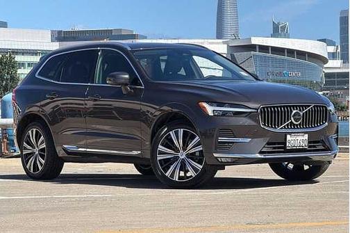 Platinum Grey 2023 Volvo XC60 Plus