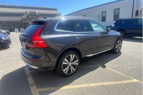 Platinum Grey 2023 Volvo XC60 Plus