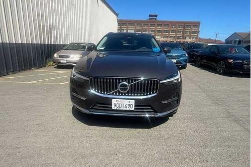 Platinum Grey 2023 Volvo XC60 Plus