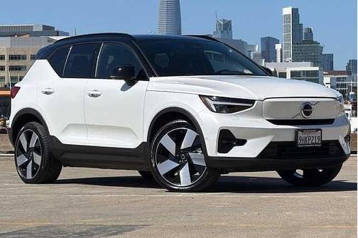 Crystal White 2023 Volvo XC40 Ultimate