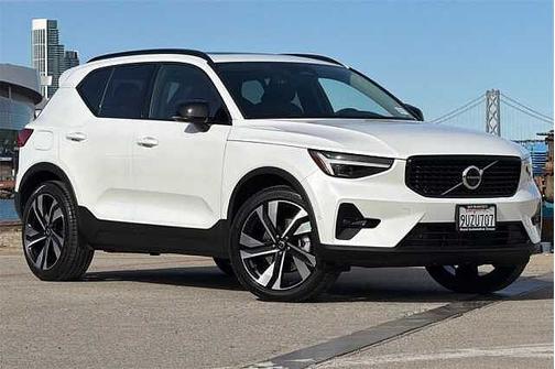 2025 Volvo XC40 Plus