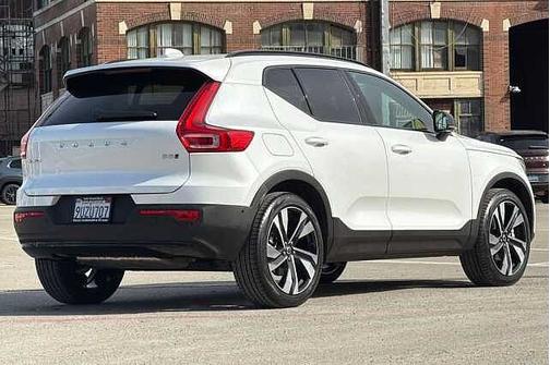 2025 Volvo XC40 Plus