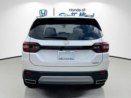 2025 Honda Pilot Touring 8-Passenger