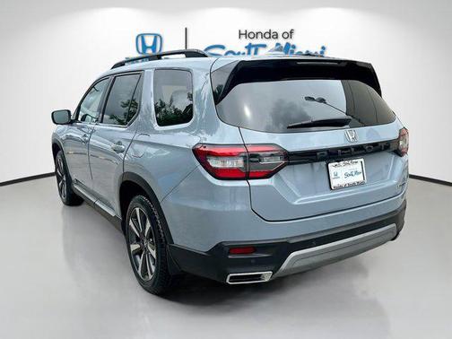 2023 Honda Pilot Touring 8-Passenger