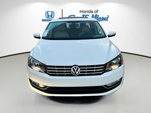 2014 Volkswagen Passat 1.8T Auto SEL Premium