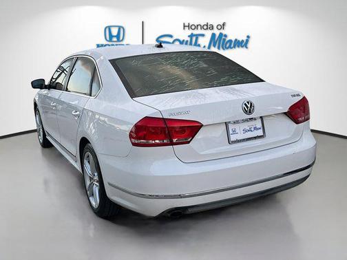 2014 Volkswagen Passat 1.8T Auto SEL Premium