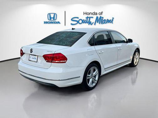 2014 Volkswagen Passat 1.8T Auto SEL Premium