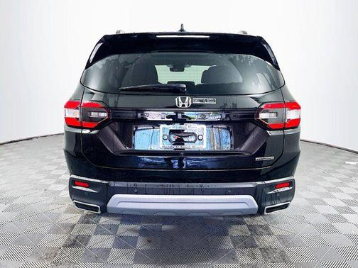 2025 Honda Pilot Touring 8-Passenger