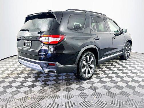 2025 Honda Pilot Touring 8-Passenger