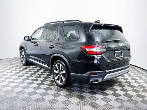 2025 Honda Pilot Touring 8-Passenger