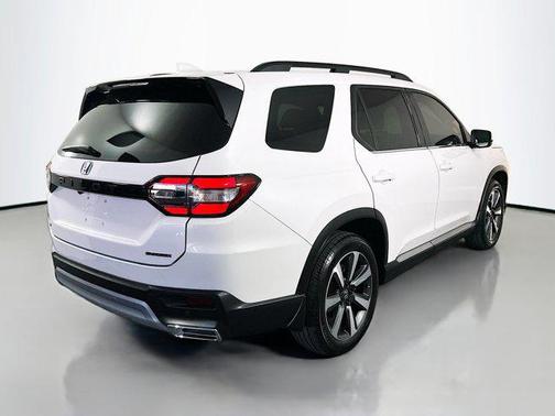 2025 Honda Pilot Touring 8-Passenger