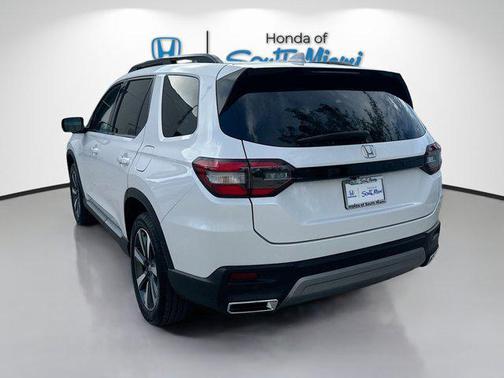2025 Honda Pilot Touring 8-Passenger