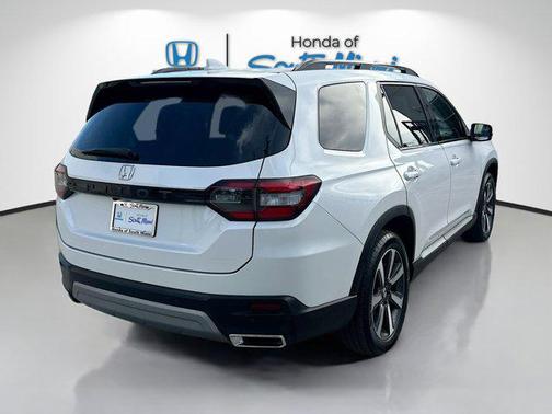 2025 Honda Pilot Touring 8-Passenger