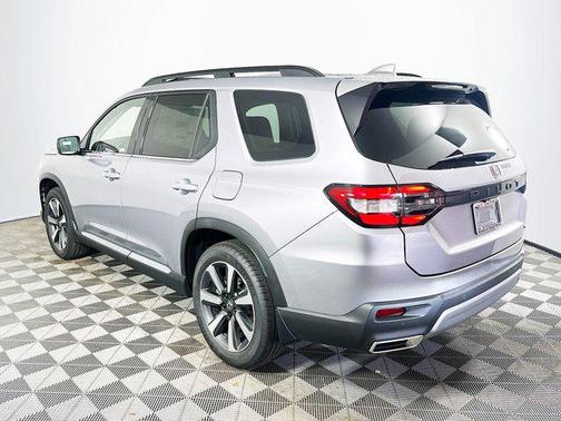 2025 Honda Pilot Touring 8-Passenger
