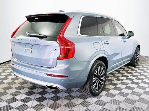 2020 Volvo XC90 T6 Momentum