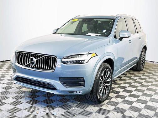 2020 Volvo XC90 T6 Momentum