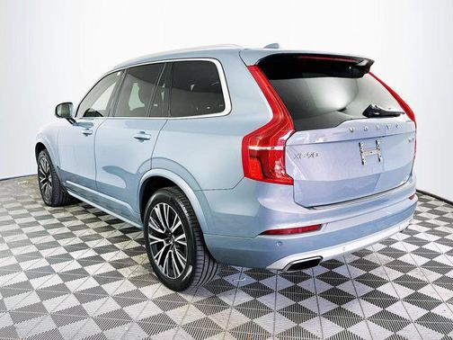 2020 Volvo XC90 T6 Momentum