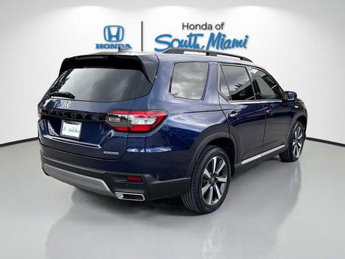 2023 Honda Pilot Touring 8-Passenger