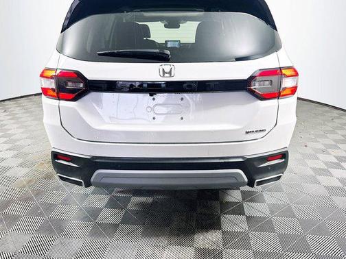 2023 Honda Pilot Touring 8-Passenger