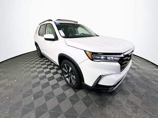 2023 Honda Pilot Touring 8-Passenger