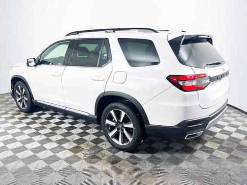 2023 Honda Pilot Touring 8-Passenger