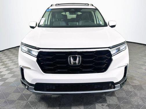 2023 Honda Pilot Touring 8-Passenger