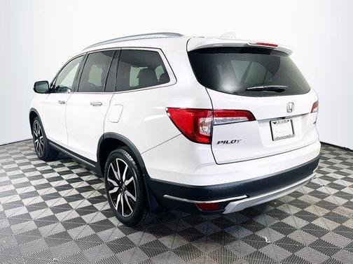 2022 Honda Pilot Touring 8-Passenger