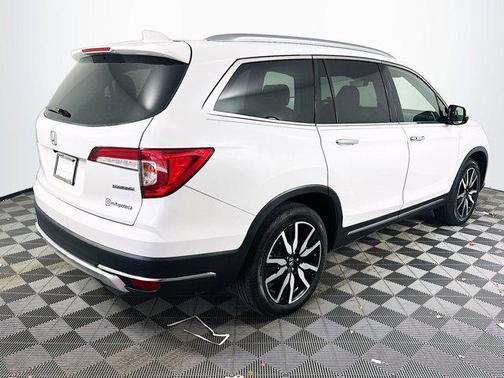 2022 Honda Pilot Touring 8-Passenger