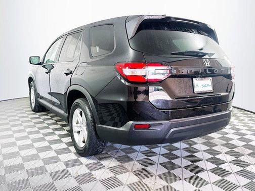 2023 Honda Pilot 2WD LX