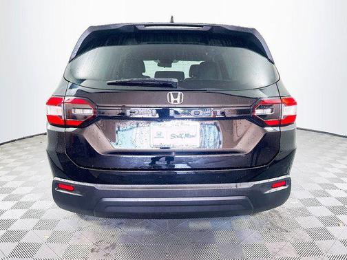 2023 Honda Pilot 2WD LX
