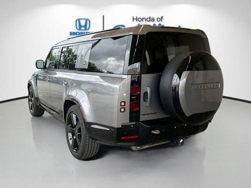 2024 Land Rover Defender 130 P400 X-Dynamic SE