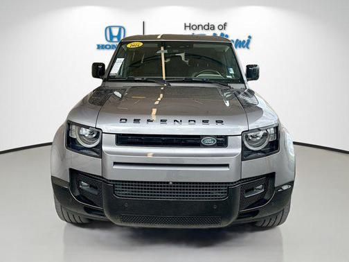 2024 Land Rover Defender 130 P400 X-Dynamic SE