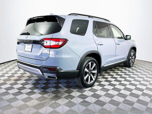 2023 Honda Pilot Touring 8-Passenger
