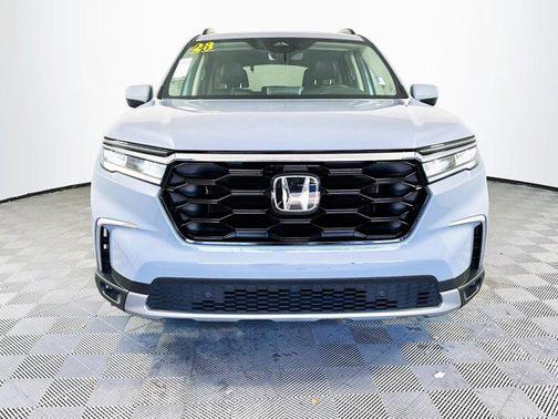 2023 Honda Pilot Touring 8-Passenger