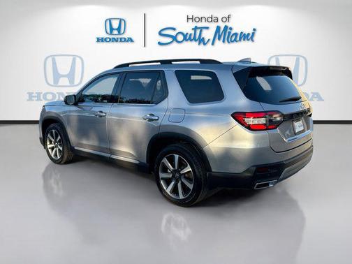 2023 Honda Pilot Touring 8-Passenger