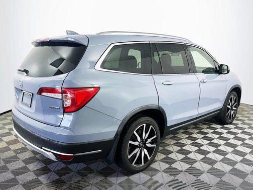 2022 Honda Pilot Touring 8-Passenger