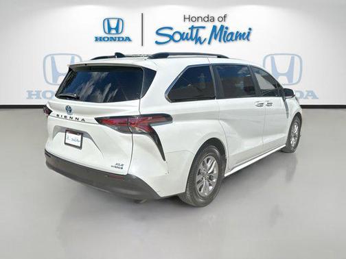 2022 Toyota Sienna XLE